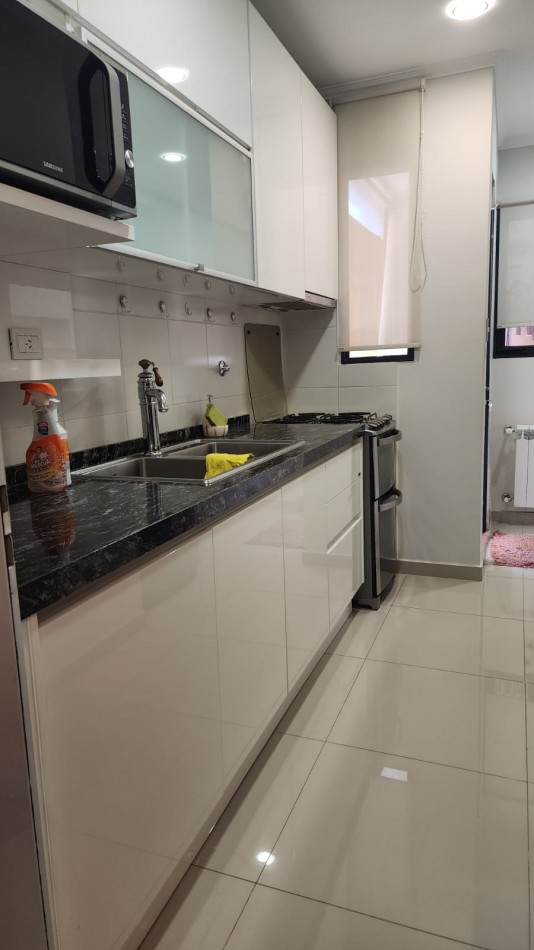 Alquiler Premium en Zona Parque: 1 Dormitorio, Amueblado y con Cochera en calle Malvinas 67