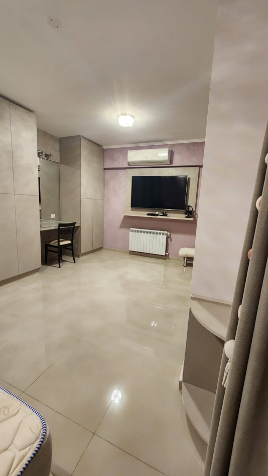 Alquiler Premium en Zona Parque: 1 Dormitorio, Amueblado y con Cochera en calle Malvinas 67