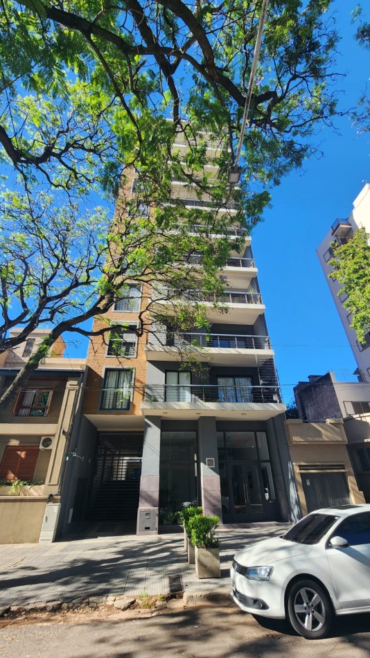 Alquiler Premium en Zona Parque: 1 Dormitorio, Amueblado y con Cochera en calle Malvinas 67