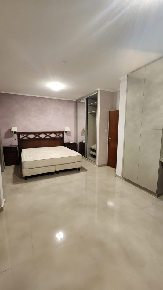 Alquiler Premium en Zona Parque: 1 Dormitorio, Amueblado y con Cochera en calle Malvinas 67