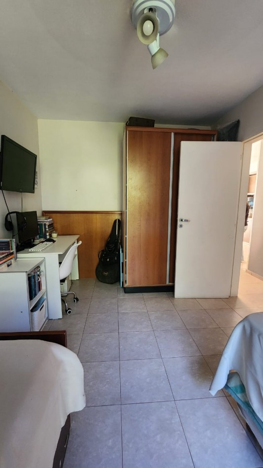 Venta: Departamento de 2 Dormitorios con Cochera y Vista a la Plaza - Calle Villaguay