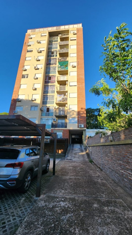 Venta: Departamento de 2 Dormitorios con Cochera y Vista a la Plaza - Calle Villaguay