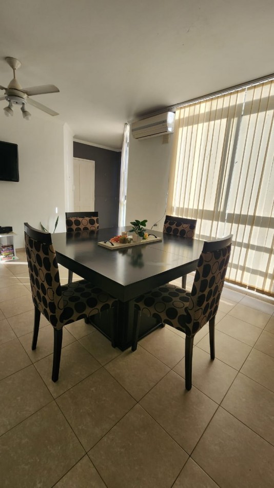 Venta: Departamento de 2 Dormitorios con Cochera y Vista a la Plaza - Calle Villaguay