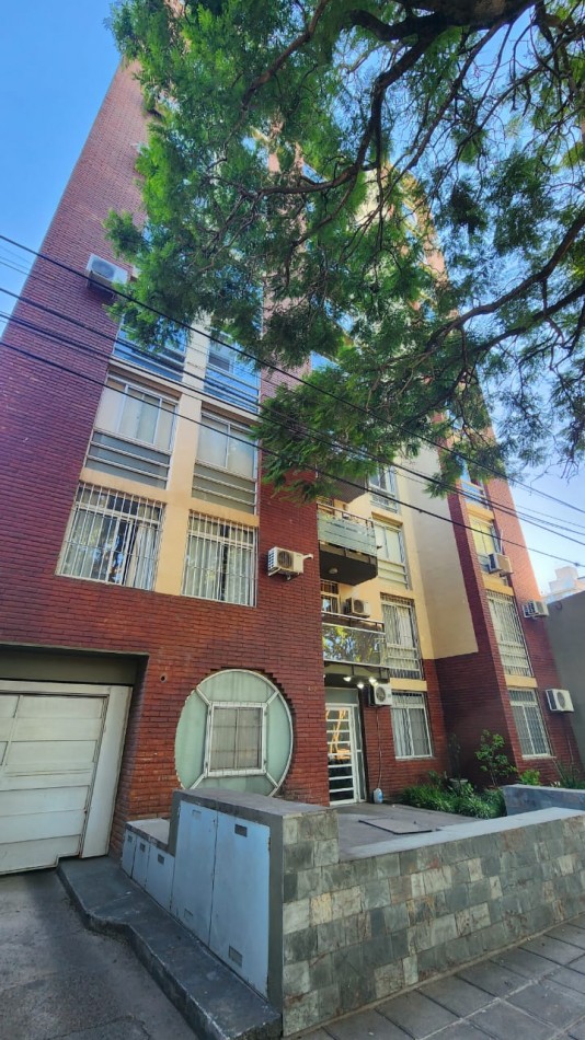 Venta: Departamento de 2 Dormitorios con Cochera y Vista a la Plaza - Calle Villaguay