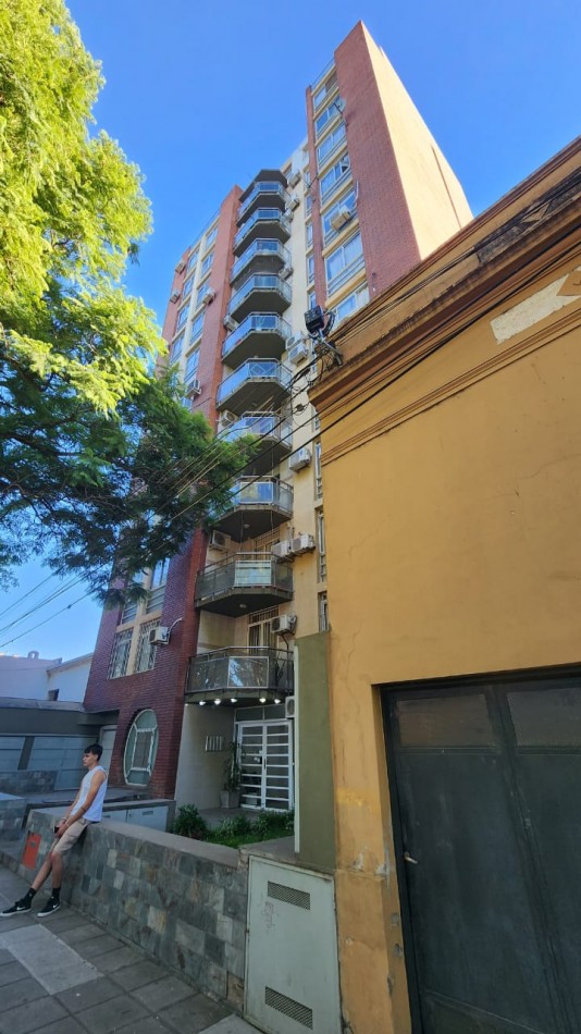 Venta: Departamento de 2 Dormitorios con Cochera y Vista a la Plaza - Calle Villaguay