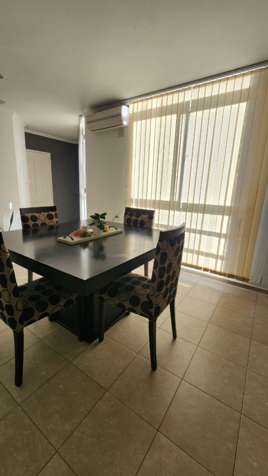 Venta: Departamento de 2 Dormitorios con Cochera y Vista a la Plaza - Calle Villaguay