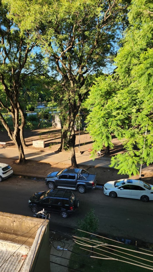 Venta: Departamento de 2 Dormitorios con Cochera y Vista a la Plaza - Calle Villaguay