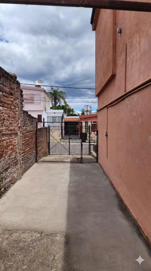 CASA EN VENTA DE 3 DORMITORIOS EN BARRIO AATRA III