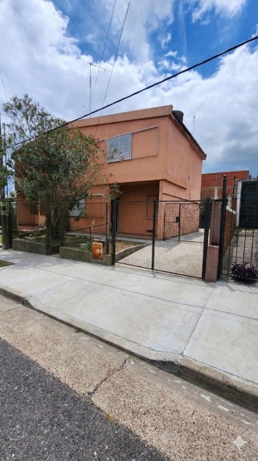 CASA EN VENTA DE 3 DORMITORIOS EN BARRIO AATRA III