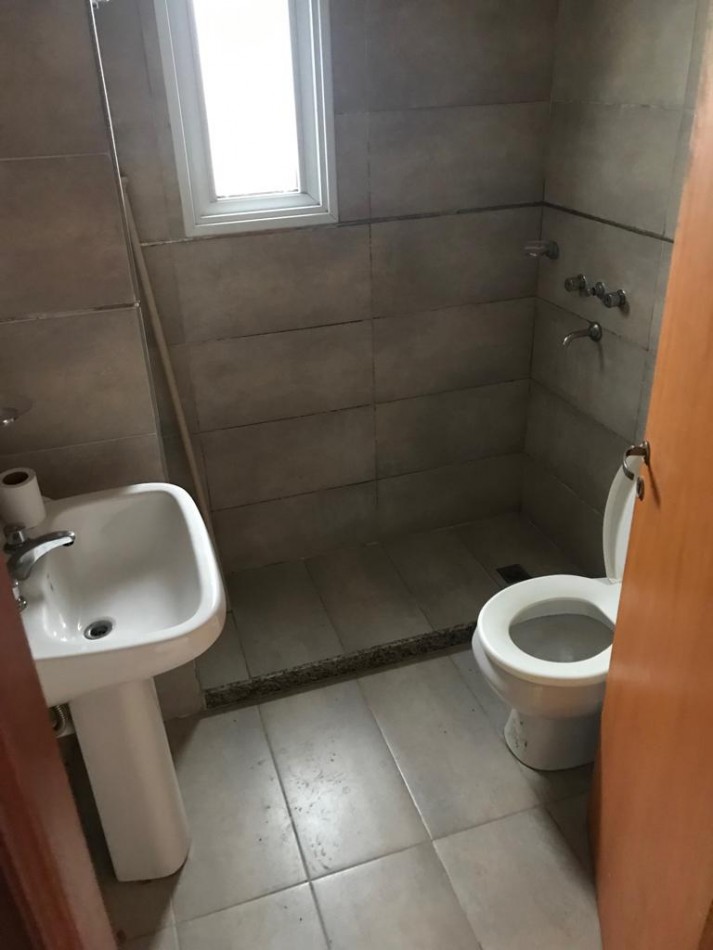 CARBO 947 DEPARTAMENTO EN VENTA AL FRENTE CON BALCON