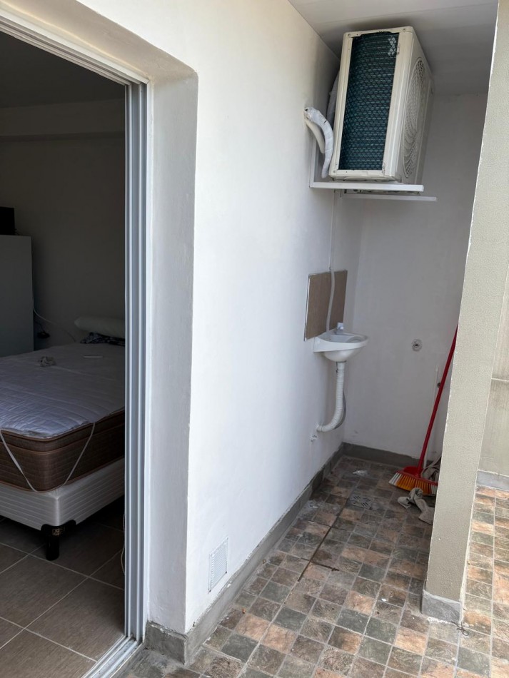  MONOAMBIENTE EN VENTA EN  CALLE LAPRIDA 839 AMUEBLADO CON PATIO