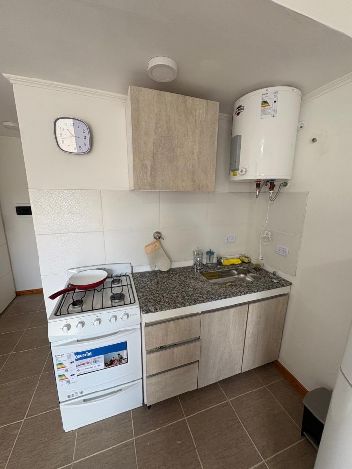  MONOAMBIENTE EN VENTA EN  CALLE LAPRIDA 839 AMUEBLADO CON PATIO