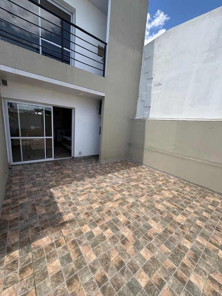  MONOAMBIENTE EN VENTA EN  CALLE LAPRIDA 839 AMUEBLADO CON PATIO