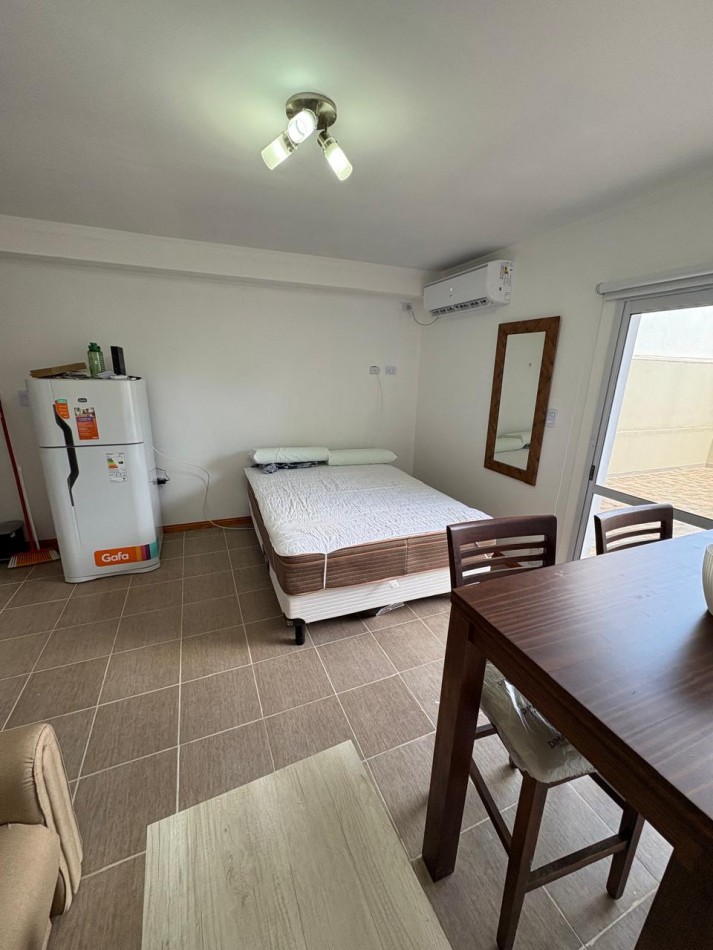  MONOAMBIENTE EN VENTA EN  CALLE LAPRIDA 839 AMUEBLADO CON PATIO