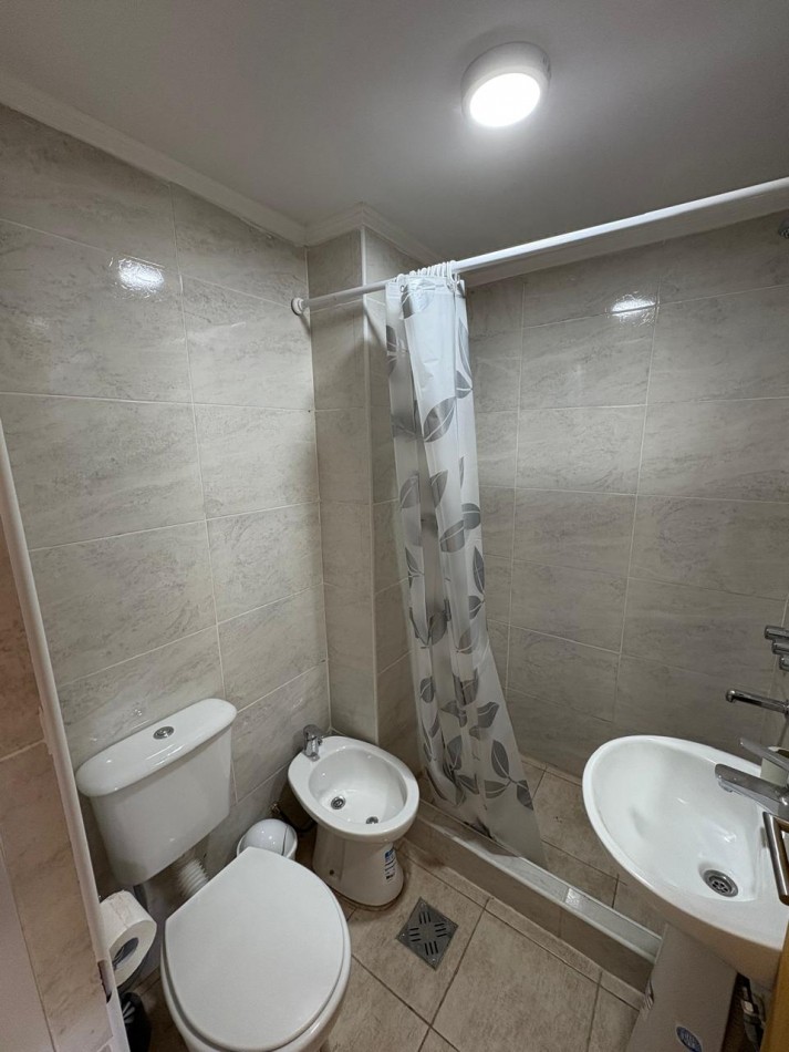  MONOAMBIENTE EN VENTA EN  CALLE LAPRIDA 839 AMUEBLADO CON PATIO