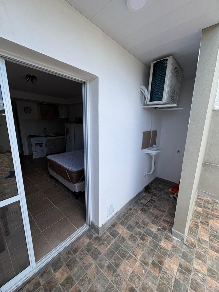  MONOAMBIENTE EN VENTA EN  CALLE LAPRIDA 839 AMUEBLADO CON PATIO