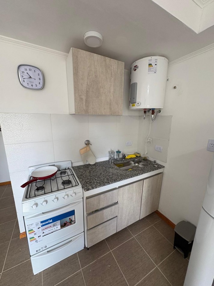  MONOAMBIENTE EN VENTA EN  CALLE LAPRIDA 839 AMUEBLADO CON PATIO