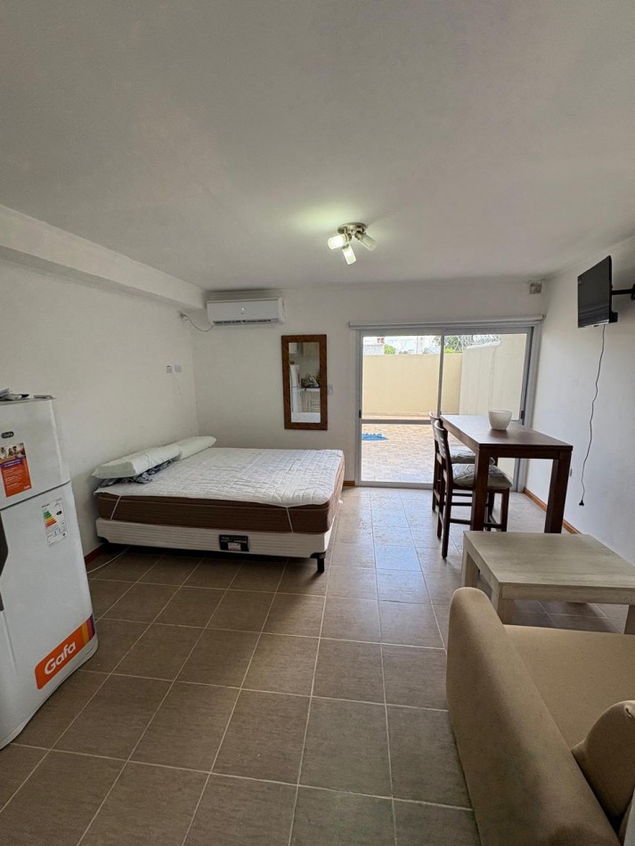  MONOAMBIENTE EN VENTA EN  CALLE LAPRIDA 839 AMUEBLADO CON PATIO