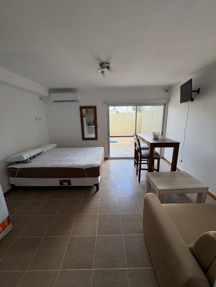  MONOAMBIENTE EN VENTA EN  CALLE LAPRIDA 839 AMUEBLADO CON PATIO