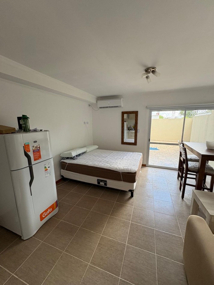  MONOAMBIENTE EN VENTA EN  CALLE LAPRIDA 839 AMUEBLADO CON PATIO