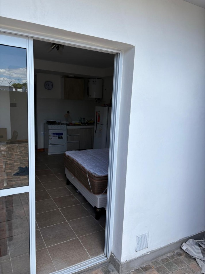  MONOAMBIENTE EN VENTA EN  CALLE LAPRIDA 839 AMUEBLADO CON PATIO