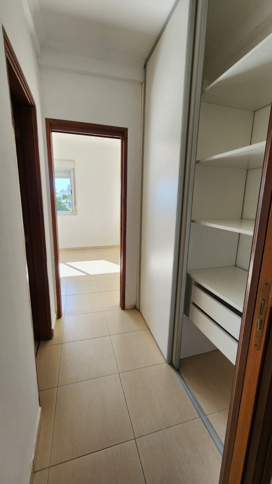 CALLE MISIONES N°163,  4° PISO "C" CONTRAFRENTE 