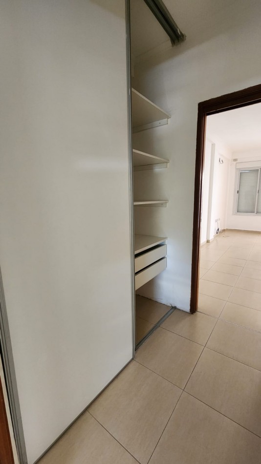 CALLE MISIONES N°163,  4° PISO "C" CONTRAFRENTE 