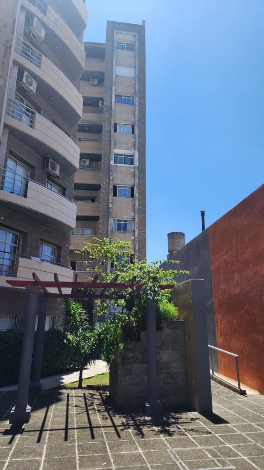 DEPARTAMENTO EN VENTA DE UN DORMITORIO CALLE COLON (Torres Manantiales ) 