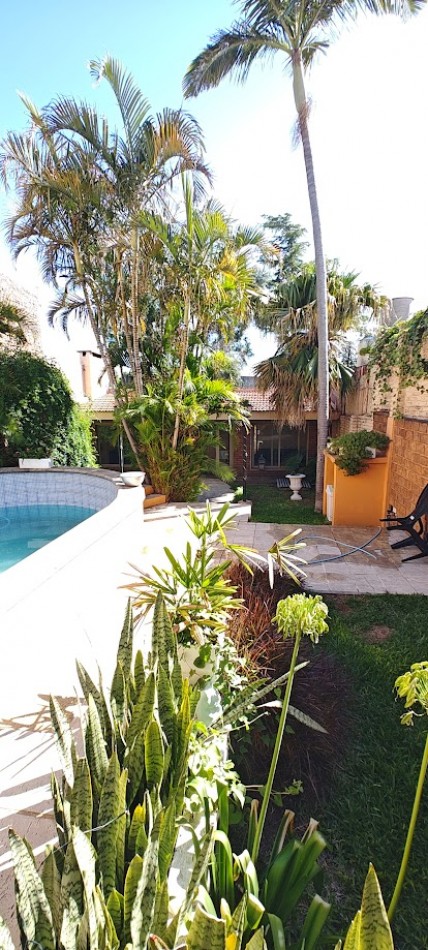 CASA A LA VENTA, AVENIDA  ALMA FUERTE CASI SOLER