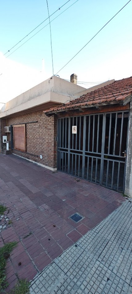 CASA A LA VENTA, AVENIDA  ALMA FUERTE CASI SOLER