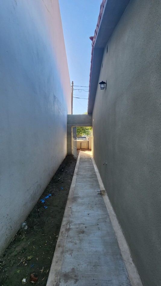 CASA A LA VENTA EN CALLE  GOBERNADOR  QUIROZ 1156