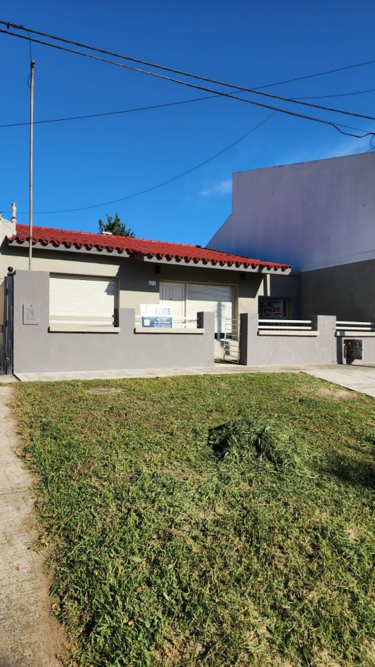 CASA A LA VENTA EN CALLE  GOBERNADOR  QUIROZ 1156