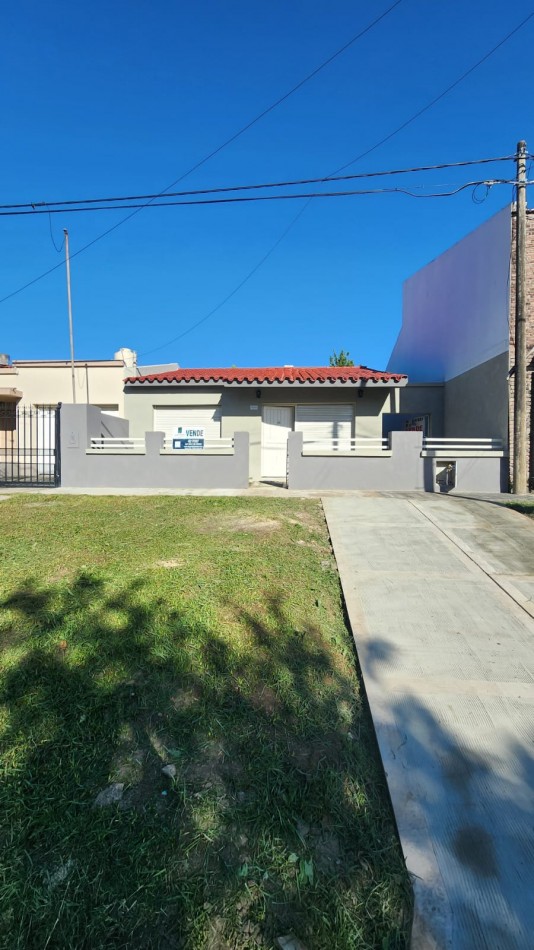 CASA A LA VENTA EN CALLE  GOBERNADOR  QUIROZ 1156