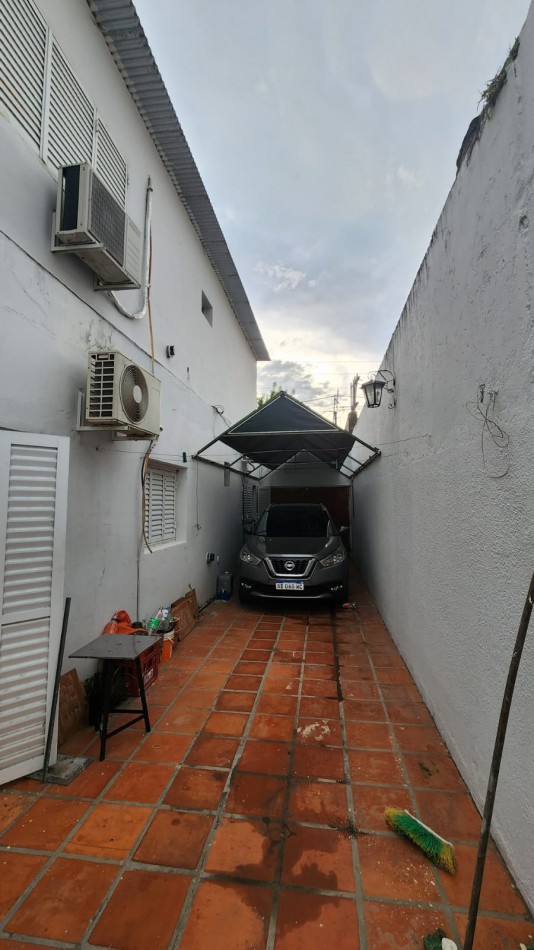 CASA A LA VENTA EN AVENIDA RAMIREZ CON QUINCHO Y PILETA 