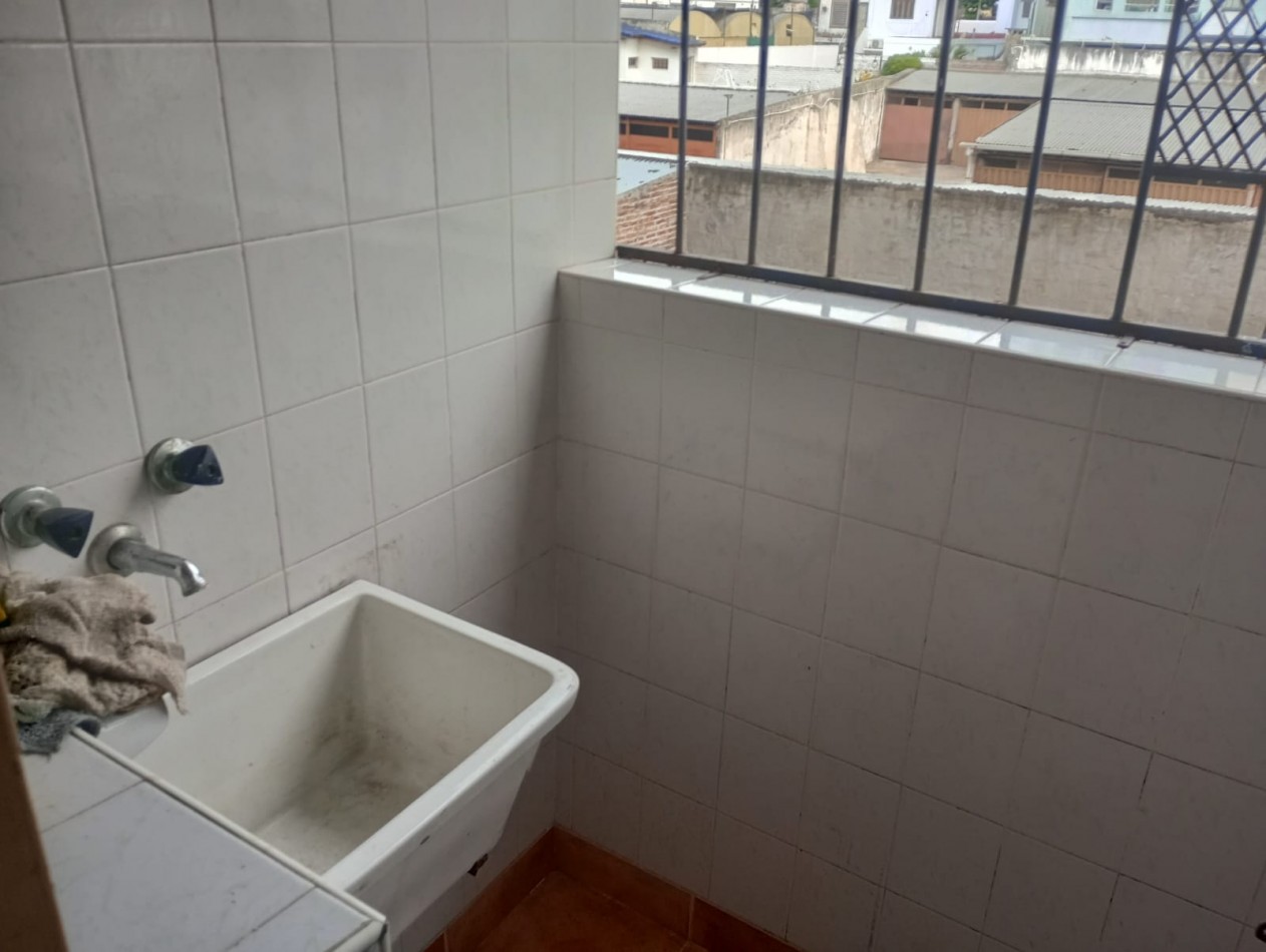 VENDO DEPARTAMENTO EN CALLE 25 DE MAYO