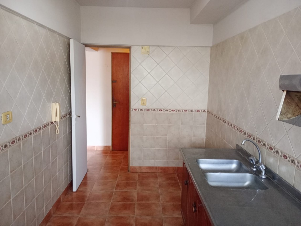 VENDO DEPARTAMENTO EN CALLE 25 DE MAYO