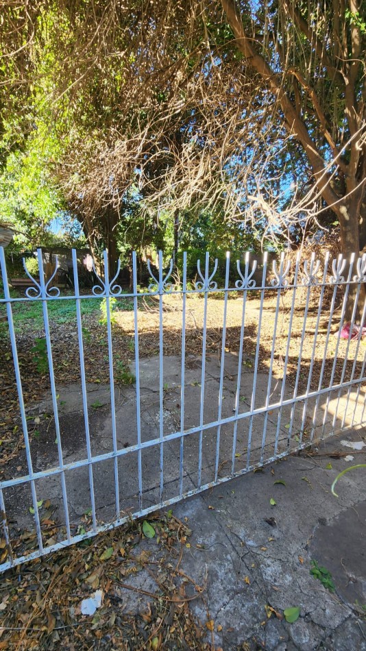 CASA EN VENTA EN CALLE LOS TILOS A RECICLAR EN AMPLIO LOTE