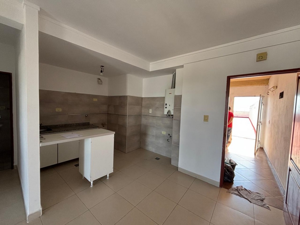 DEPARTAMENTO EN VENTA EN CALLE CARBO 947 AL FRENTE CON BALCON