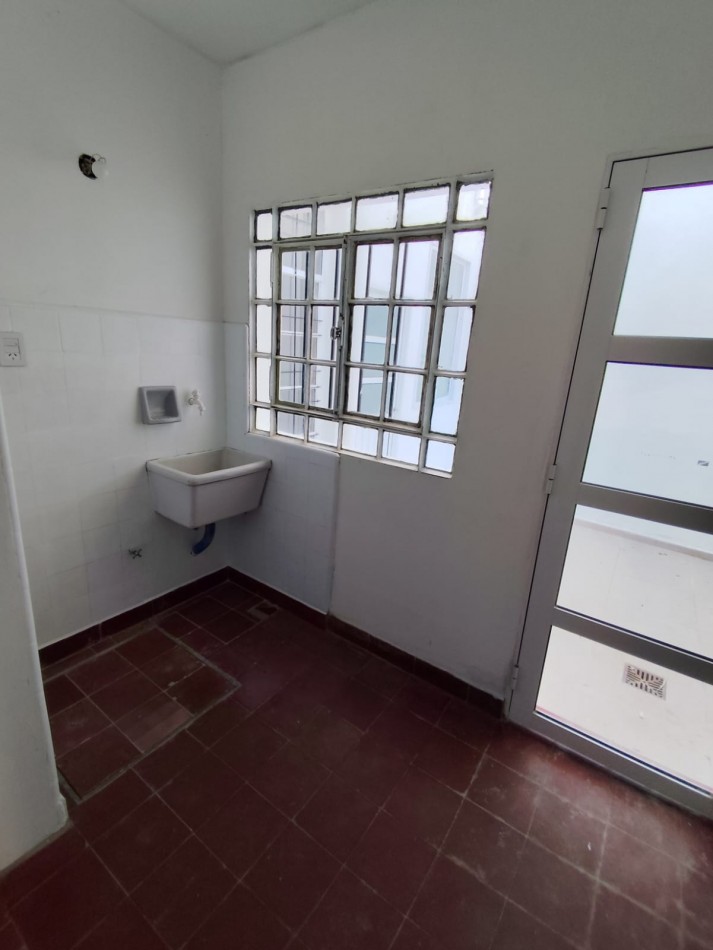 CASA EN ALQUILER EN CALLE TUCUMAN Y TEJEYRO MARTINEZ 