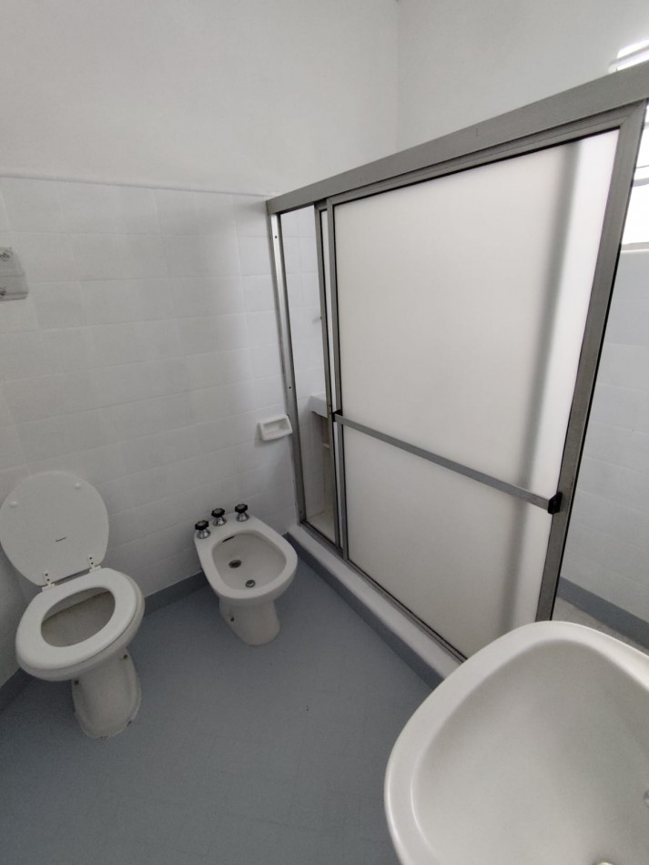 CASA EN ALQUILER EN CALLE TUCUMAN Y TEJEYRO MARTINEZ 