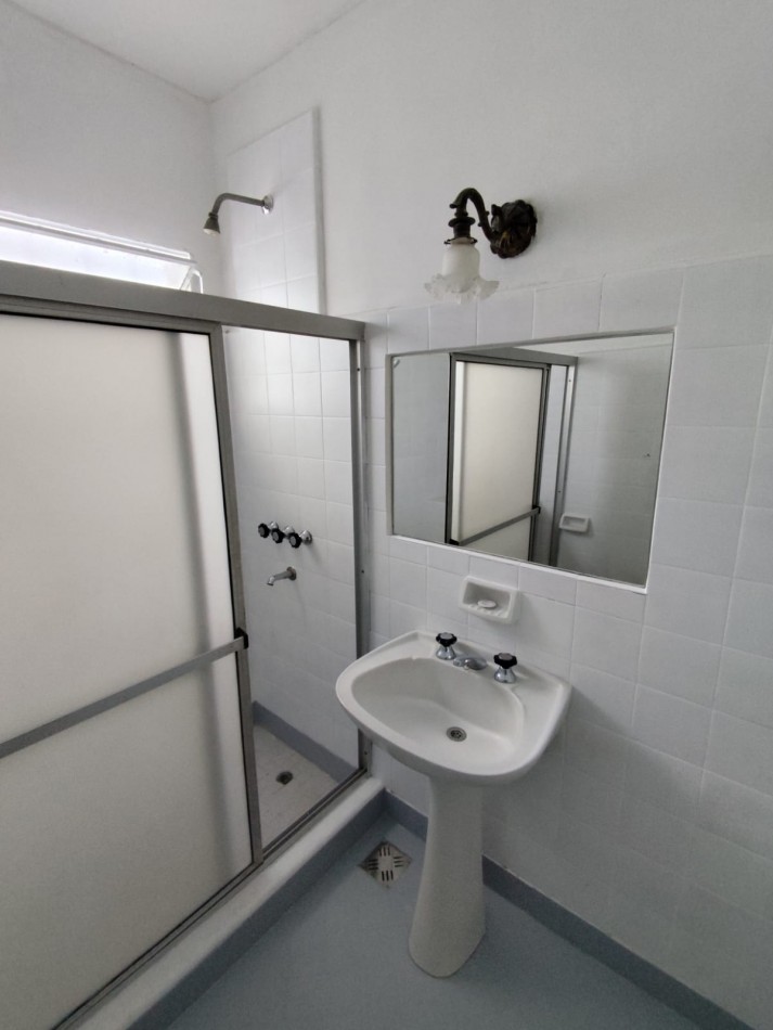 CASA EN ALQUILER EN CALLE TUCUMAN Y TEJEYRO MARTINEZ 