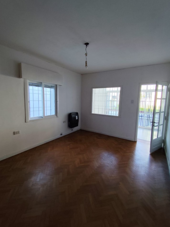 CASA EN ALQUILER EN CALLE TUCUMAN Y TEJEYRO MARTINEZ 