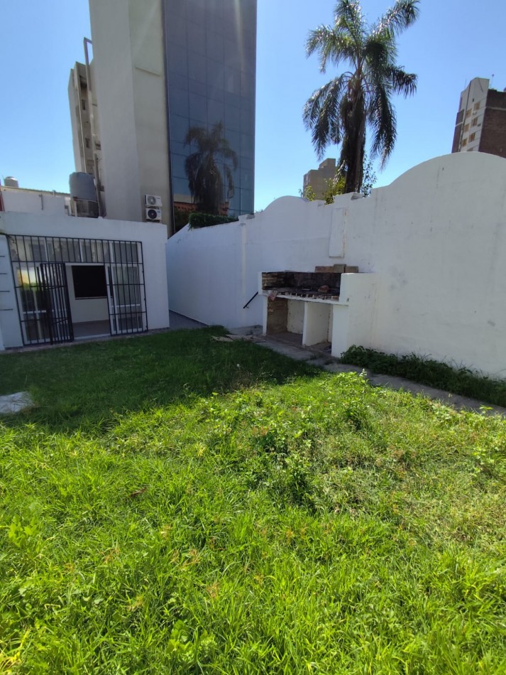 CASA EN ALQUILER EN CALLE TUCUMAN Y TEJEYRO MARTINEZ 
