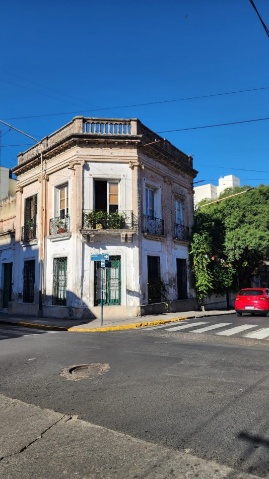 Casona de Estilo en venta en calle San Juan con Potencial Estrategico para Desarrollo Comercial o Hostel