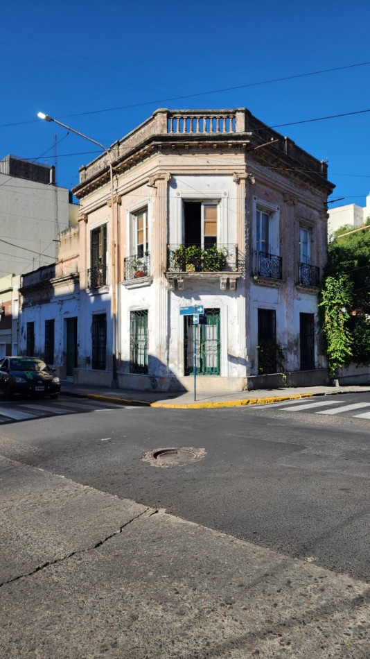 Casona de Estilo en venta en calle San Juan con Potencial Estrategico para Desarrollo Comercial o Hostel