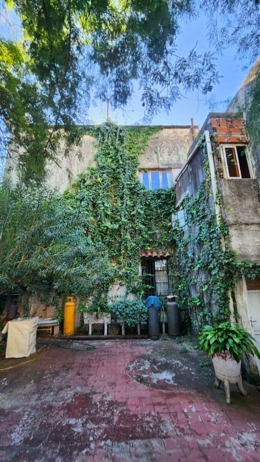 Casona de Estilo en venta en calle San Juan con Potencial Estrategico para Desarrollo Comercial o Hostel