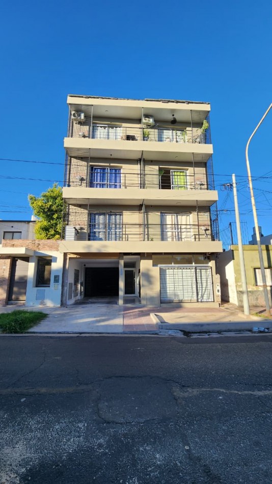  MONOAMBIENTE EN VENTA EN  CALLE LAPRIDA 839 AMUEBLADO CON PATIO