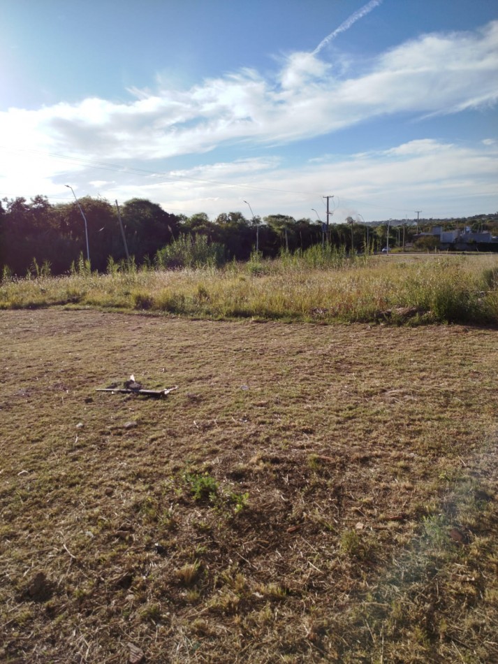 LOTE A LA VENTA EN AVENIDA EJERCITO BARRIO ALTOS DEL PARACAO  II