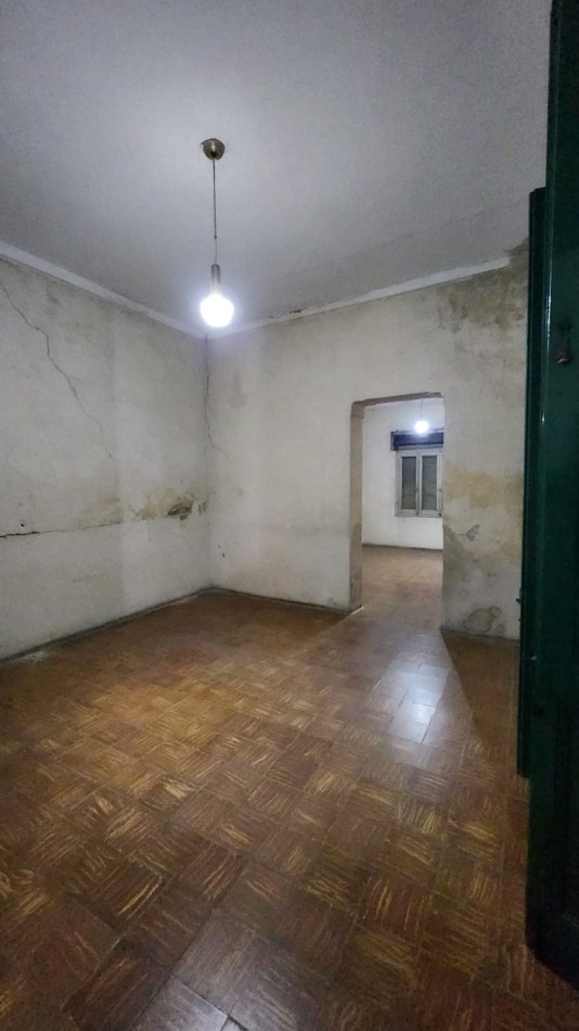 CASA EN VENTA EN CALLE ILLIA (a reciclar)