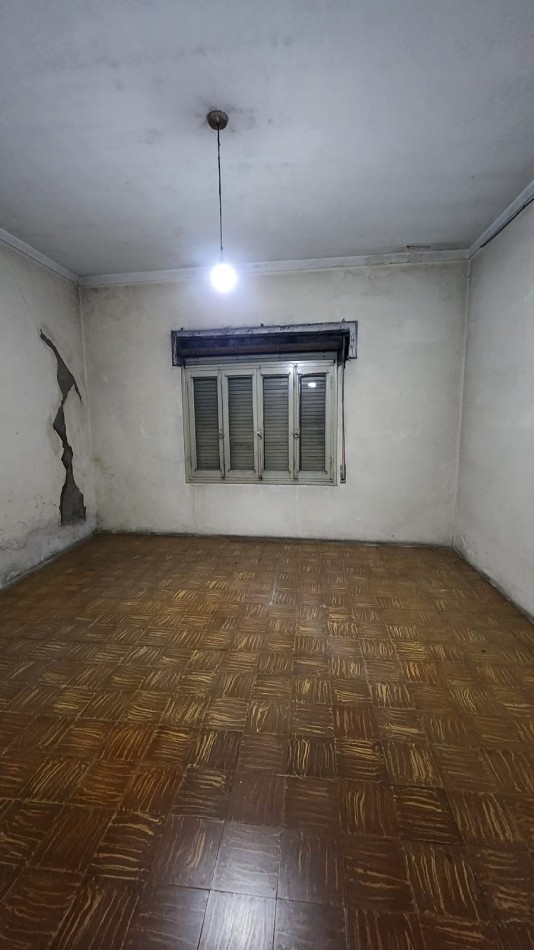 CASA EN VENTA EN CALLE ILLIA (a reciclar)